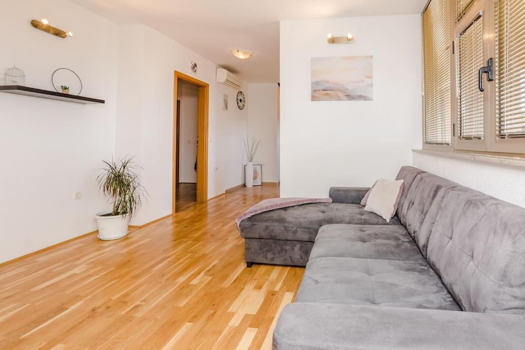 Apartment Roko - Up To 4 People With Free Parking Zadar Zewnętrze zdjęcie